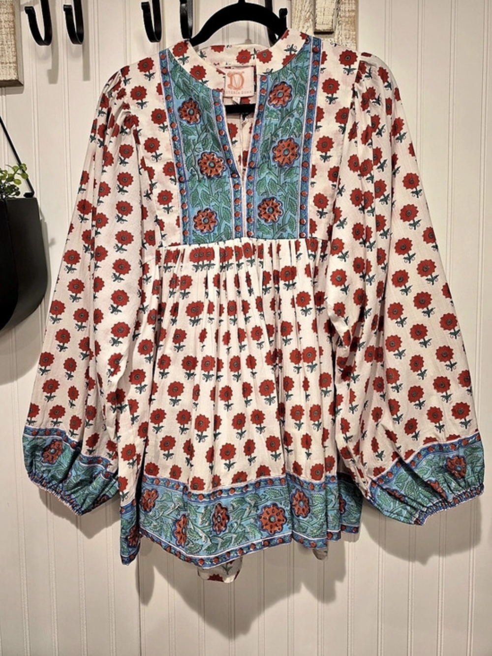 Victoria Dunn Floral Blouse White & Red Medium NWT